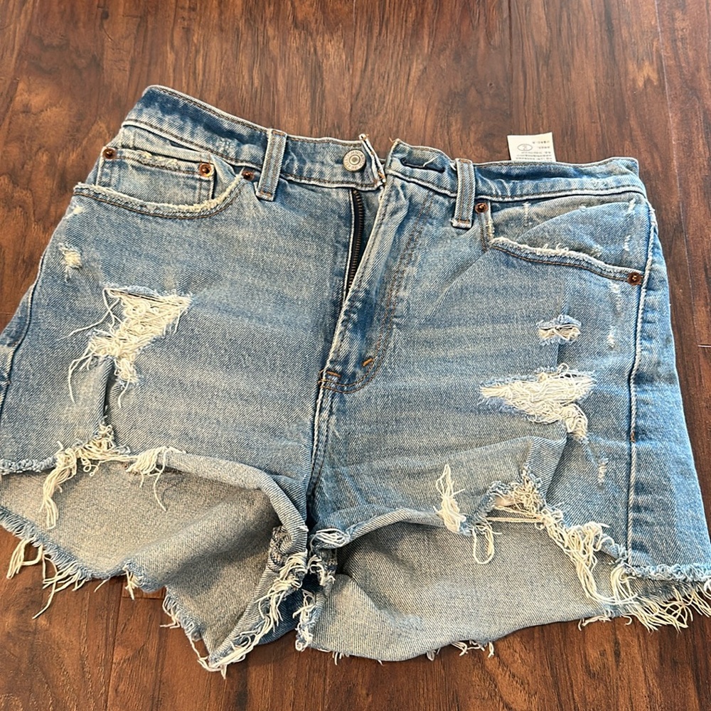 Abercrombie high rise mom short